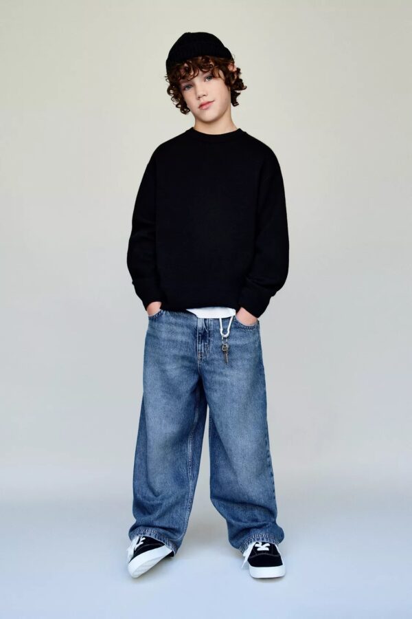 Relaxed Fit Wide-Leg Jeans